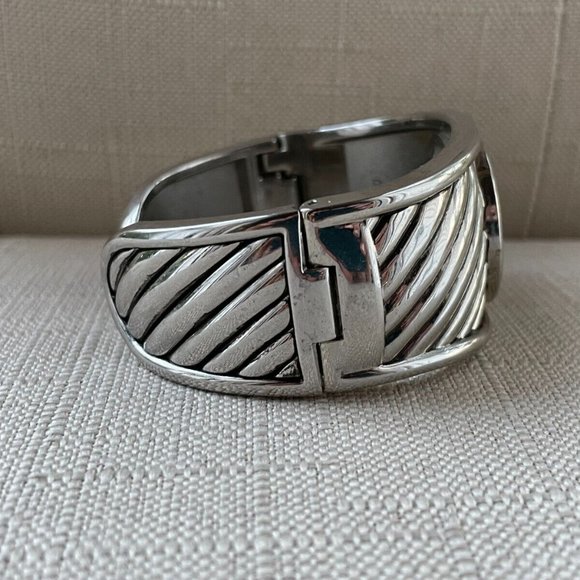 FMD Women Wristwatch Bangle Cuff Band Silver Tone Quartz Analog Watch - Picture 5 of 9